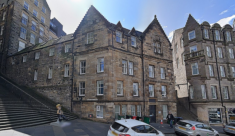 Drie gebouwen in Edinburgh